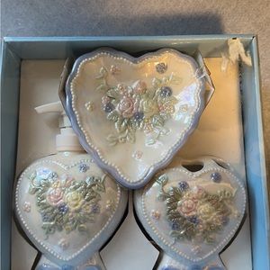 Still in box vintage 3 piece bathroom set